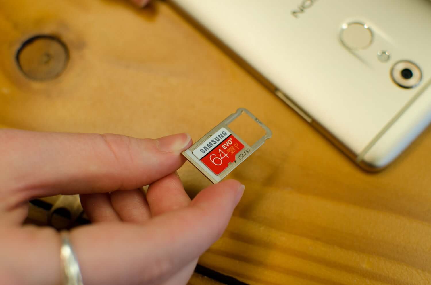 try removing and reinserting the sd card